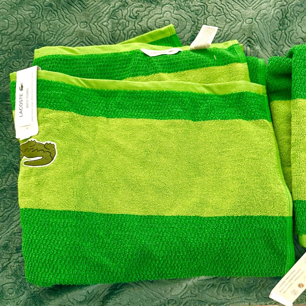 Lacoste NEW w/Tags Luxury Set of 2 large Bath Towels w/ Crocodile Logo 30x52 in